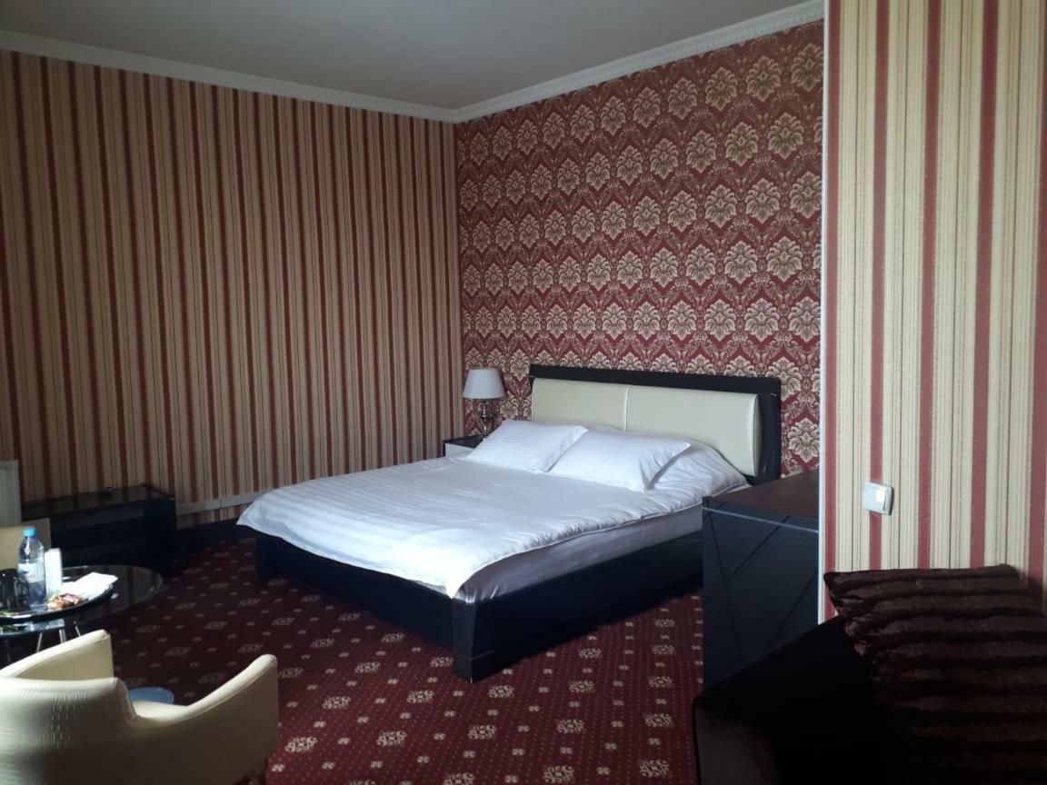 Seoul Hotel Shymkent Ngoại thất bức ảnh