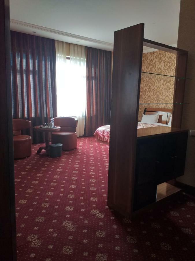 Seoul Hotel Shymkent Ngoại thất bức ảnh